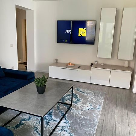 Rose Apartment Piatra Neamt Exterior photo